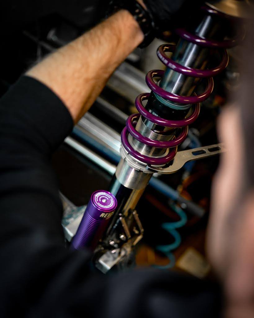 Rally dampers servicing